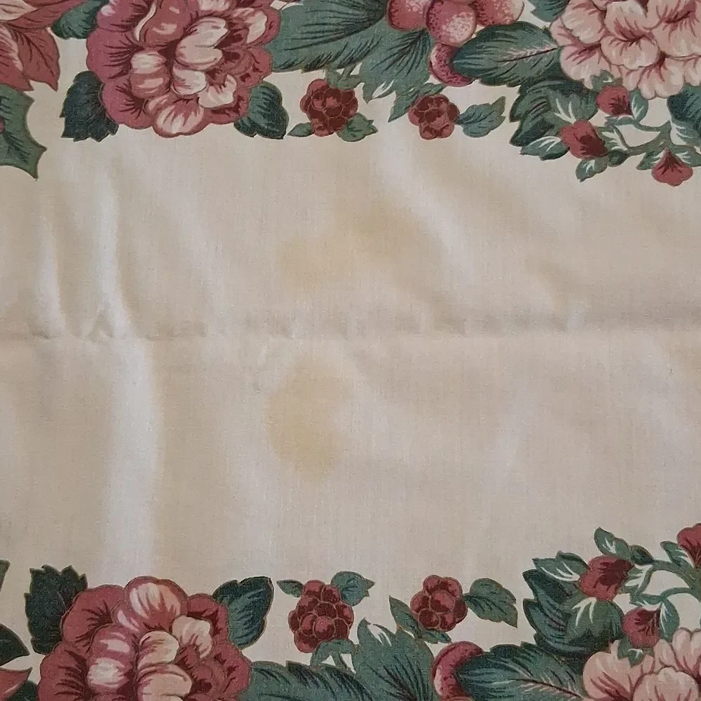 Christmas Tablecloth With Beautiful Burgundy‎ Poinsettia Design